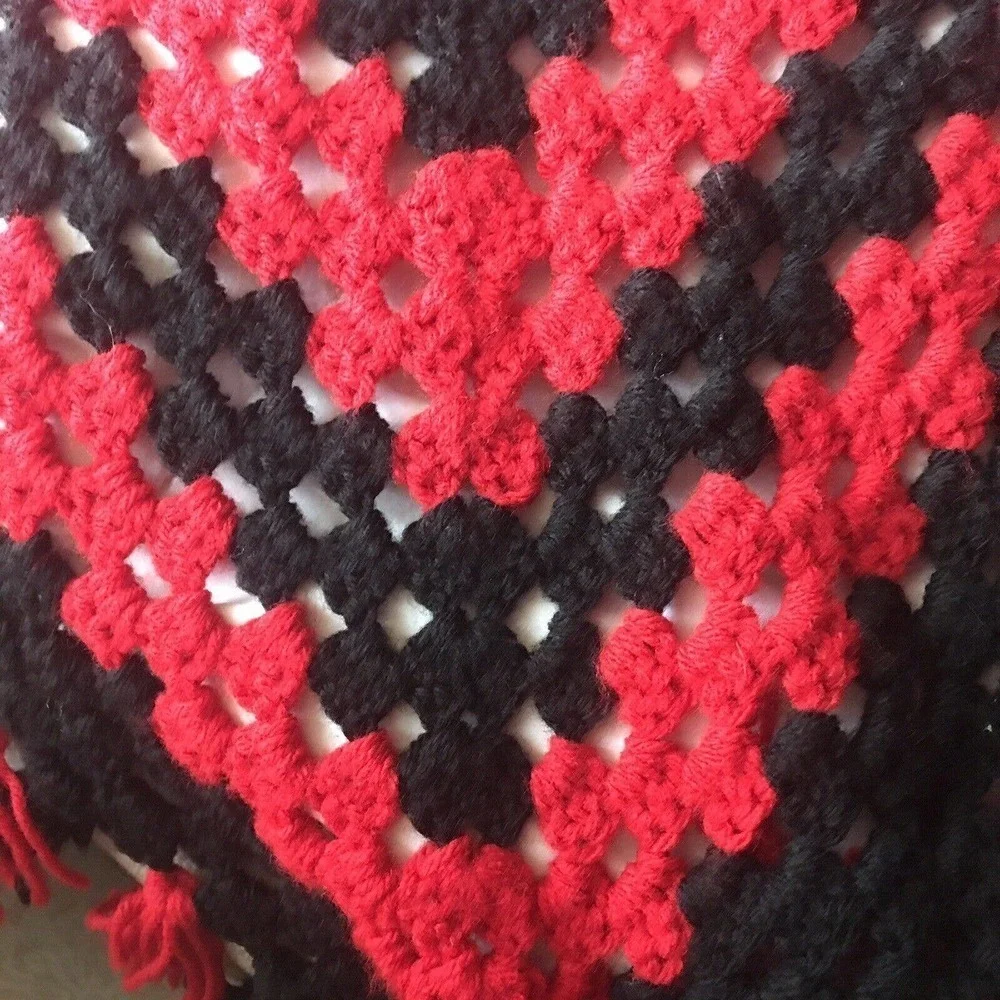 Handmade Blanket Full Sz Bed Cover Red/Black Fringe Pre-Owned